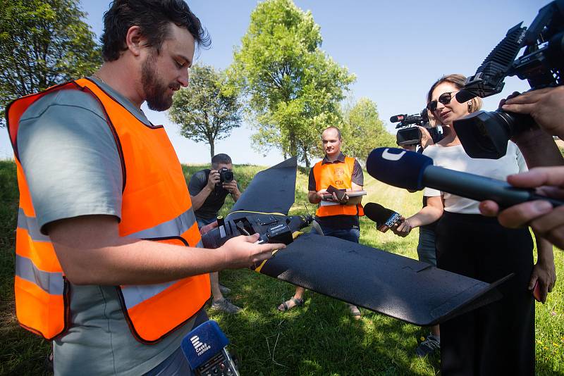 Dron s kamerou dne 13. srpna 2020 snímkoval lesy v okolí Vysočina arény a pomáhal tak v odhalení stromů napadených kůrovcem.