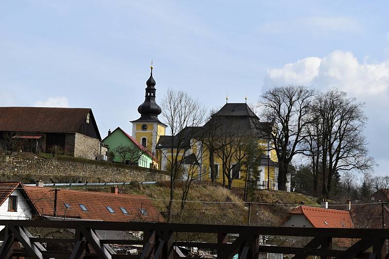 Obec Obyčtov.