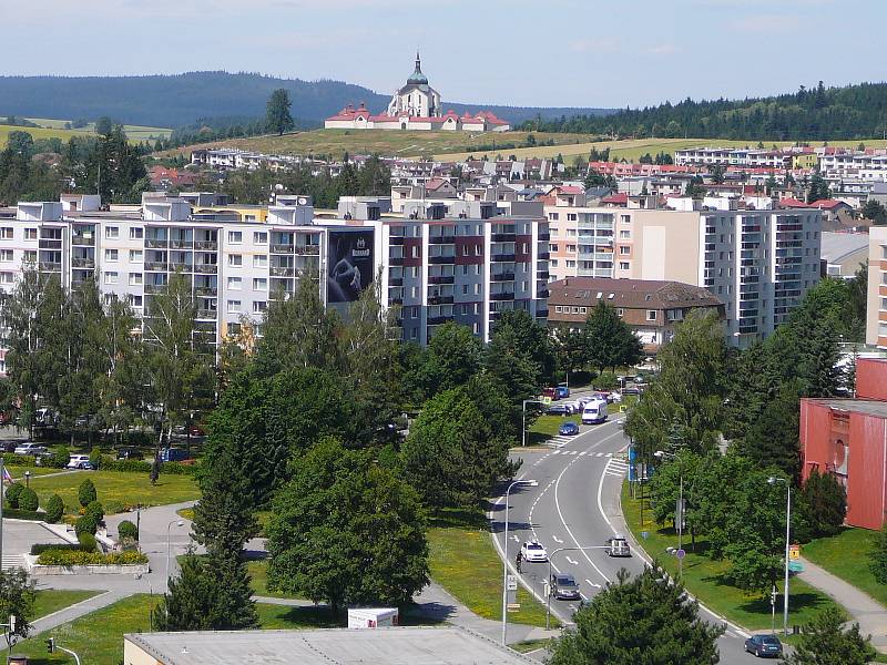 Pohled z věže na Žďár nad Sázavou .