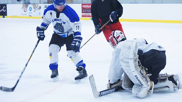 Do finále Bystřické hokejové ligy se probojovali hráči Bystřických Sokolů a Písečného. Úvodní zápas se hraje v neděli od 16 hodin.