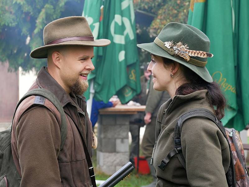 Na podzimní zkoušky ohařů a ostatních plemen v Radňovsi dorazilo v sobotu 15. září celkem čtyřiadvacet loveckých psů.