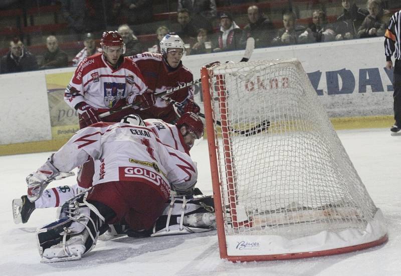 Mezi žadatele o grant z programu Organizovaný sport 2013 byl i Sportovní klub ledního hokeje Žďár nad Sázavou. Městská komise pro sport a volný čas mu přiřkla 685 230 korun.
