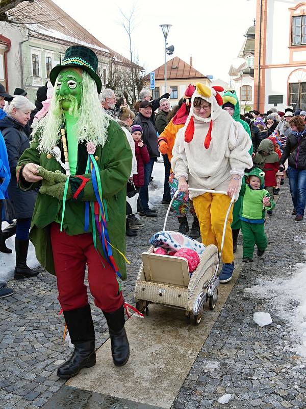 Druhý ročník znovuobnovené tradice přilákal výrazně více masek i diváků, než tomu bylo vloni.