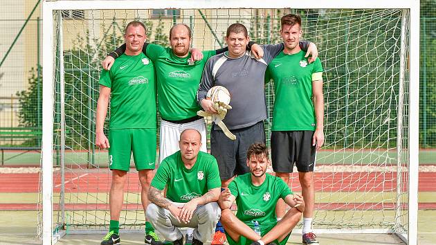 Po polovině letošního ročníku nejvyšší soutěže Žďárské ligy malé kopané jsou na čele tabulky fotbalisté Kozel Teamu. Že by přidali do sbírky už svůj šestý titul?