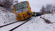 Srážka vlaku a nákladního auta v Rožné na Žďársku.