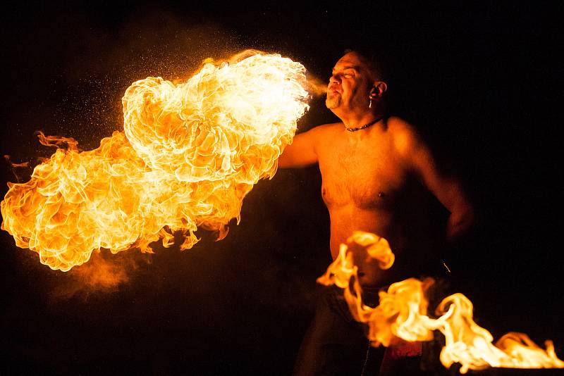 Pochod čertů Krampusáků ve Žďáře nad Sázavou.