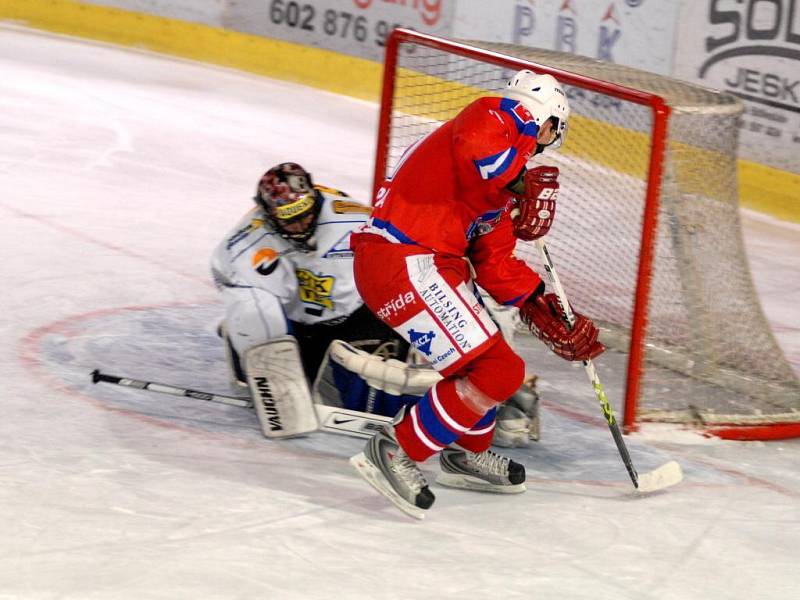 Hráči v červených dresech (Benátky) vydřeli postup do seminále play off v pěti napínavých zápasech. 