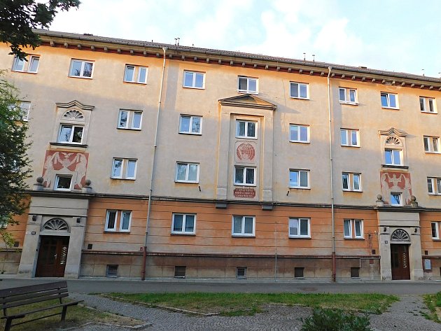 Žďár opět dává peníze na zachování sgrafit na stalingradských domech