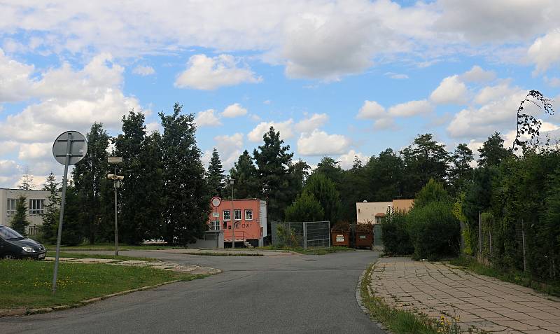 Dopravní situace před Základní školou Švermova není pro bezpečnost dětí právě ideální.