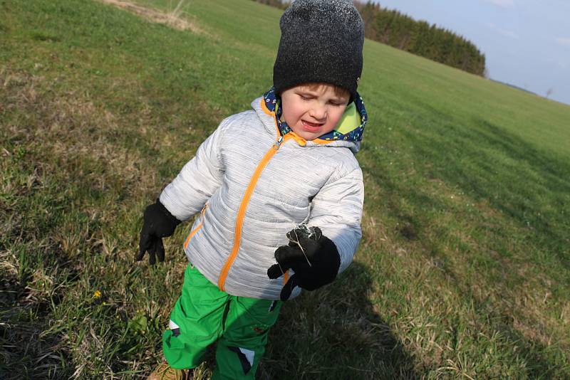 Do sbírání odpadků podíl silnic se pustili dobrovolní hasiči z Rokytna i z Kuklíku.