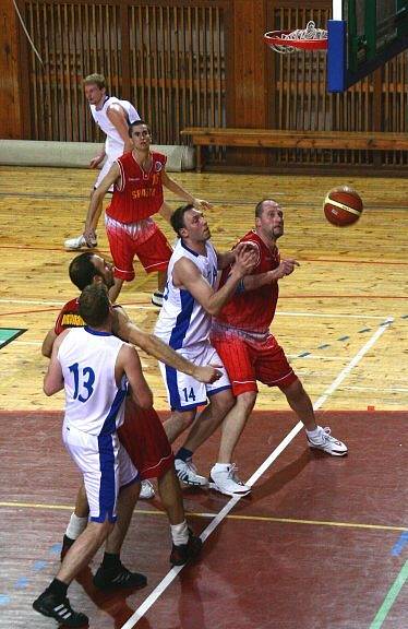 Druholigoví basketbalisté Žďáru na svého největšího soupeře ve skupině B nevyzráli. 