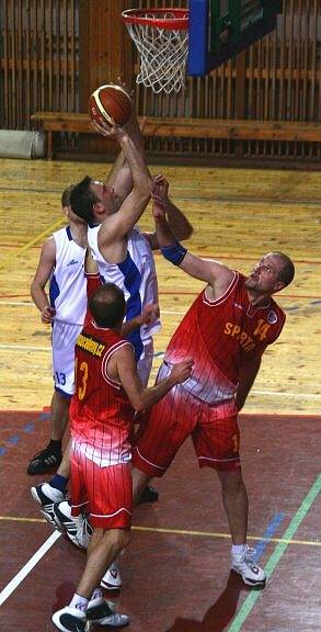 Druholigoví basketbalisté Žďáru na svého největšího soupeře ve skupině B nevyzráli. 