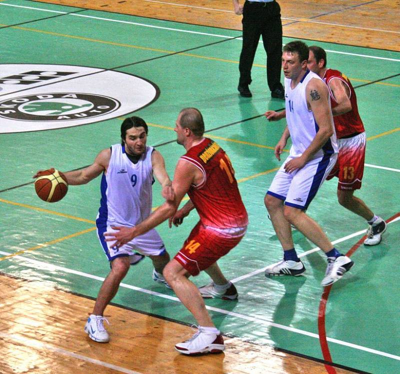 Druholigoví basketbalisté Žďáru na svého největšího soupeře ve skupině B nevyzráli. 