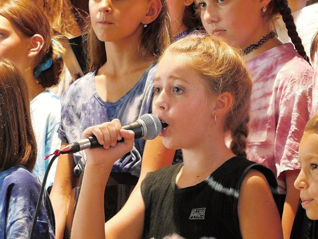 Mladí zpěváci z brněnské Kampanely se předvedli v Bobrové