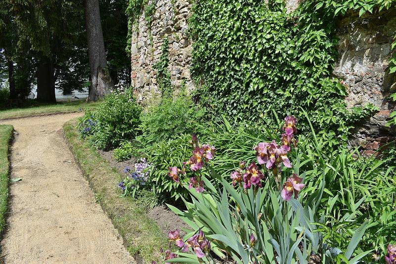 Opět po roce mohou návštěvníci nahlédnout do soukromých zahrad Kinských.