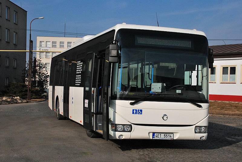 Ještě necelé dva týdny bude nový autobus ZDARu jezdit na linkách MHD, aby byl otestován v běžném provozu. 