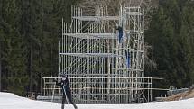 Milovníci bílé stopy mohou využít jednu z posledních příležitostí k lyžování. Na polích a loukách už není po sněhu téměř památky, zato Vysočina Arena ještě stále nabízí upravené běžkařské tratě.