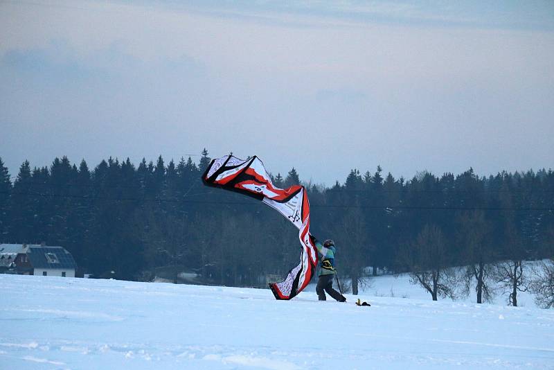 Sníh, vítr a volný prostor bez překážek jsou pro snowkiting ideální.