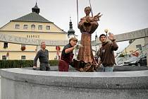 Na pět tisíc návštěvníků očekávají organizátoři odhalení nového památníku se sochou svaté Zdislavy v Křižanově na Žďársku, které se uskuteční tuto neděli ve 14 hodin na Benešově náměstí.