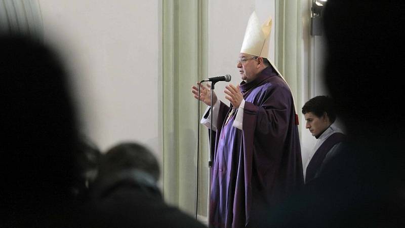 Kardinál Dominik Duka včera sloužil mši svatou v bazilice Nanebevzetí svaté Panny Marie ve Žďáře nad Sázavou.