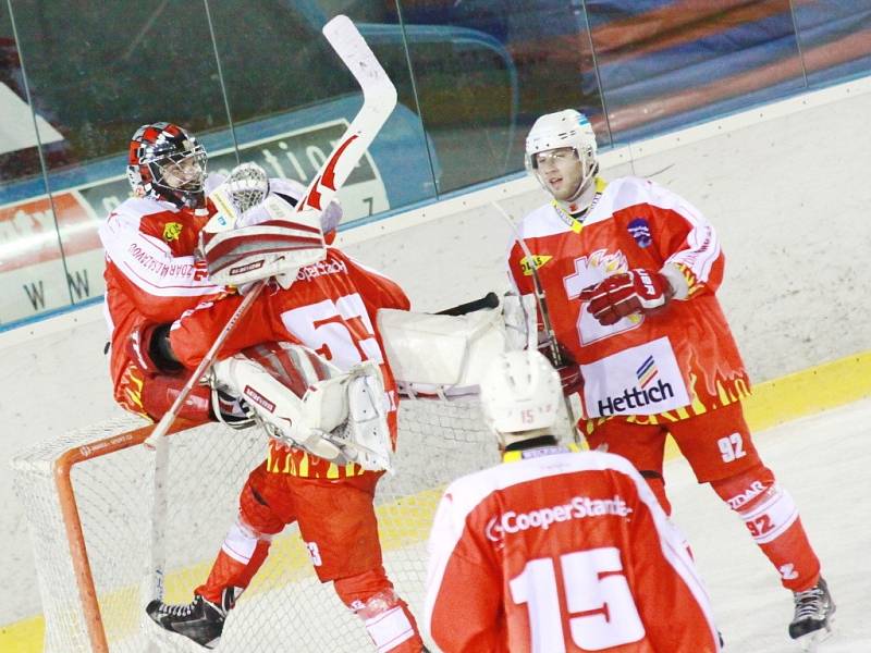 Hokejisté Žďáru vyhráli třetí zápas s Vrchlabím 4:1 a hladce 3:0 na zápasy postoupili do semifinále play-off.