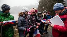 „Lovec stromů“ Rob McBride se přijel podívat na českého finalistu v soutěži Evropský strom roku – Chudobínskou borovicí ve Víru.