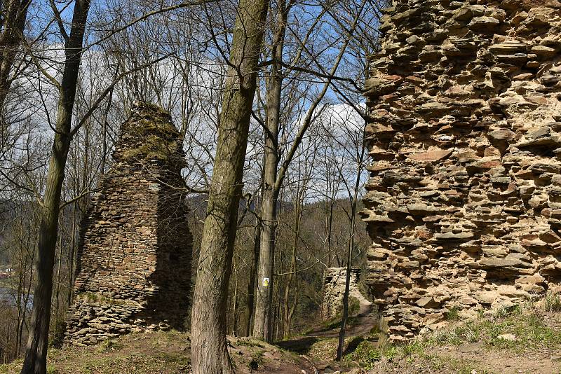 Nádherná příroda, vyhlídková místa a skvělá kuchyně. Na to lákali Šťastní z Víru turisty ze široka daleka. Upravovali cesty a vydávali pohlednice.