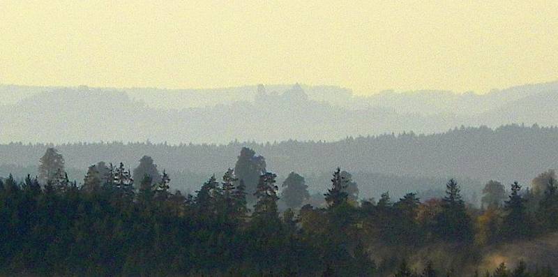 Hrad Lipnice, foceno od benzínové pumpy ve Žďáře nad Sázavou.