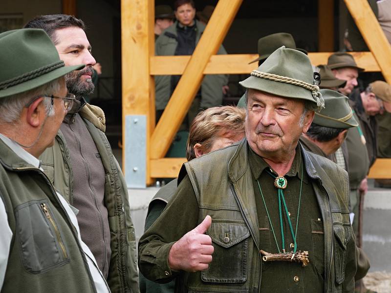 Na podzimní zkoušky ohařů a ostatních plemen v Radňovsi dorazilo v sobotu 15. září celkem čtyřiadvacet loveckých psů.