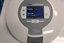 Spolek obdaroval novoměstskou nemocnici. Ta pořídila přístroj High Flow Nasal Oxygen, který pomáhá při léčbě pacientů s onemocněním Covid-19.