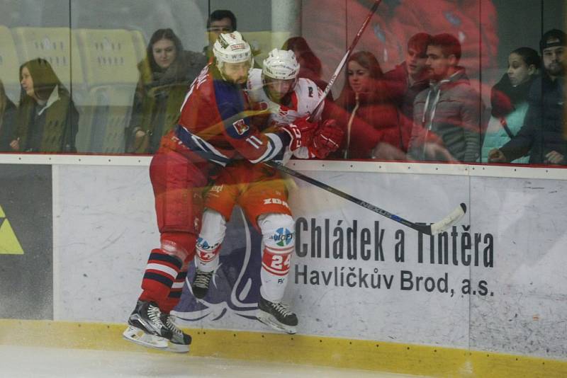 Ve čtvrtek se hrály třetí zápasy čtvrtfinálové série play-off druhé hokejové ligy. V krajském derby využili domácího prostředí brodští Bruslaři, kteří proti Žďáru nad Sázavou získali mečbol.