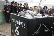 Poslední vozík uranové rudy byl z dolu Rožná 1 u Dolní Rožínky vyvezen z hlubin na povrch 27. dubna 2017.