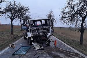 Dvě nákladní auta a autobus se srazily u Osové Bítýšky na Žďársku.