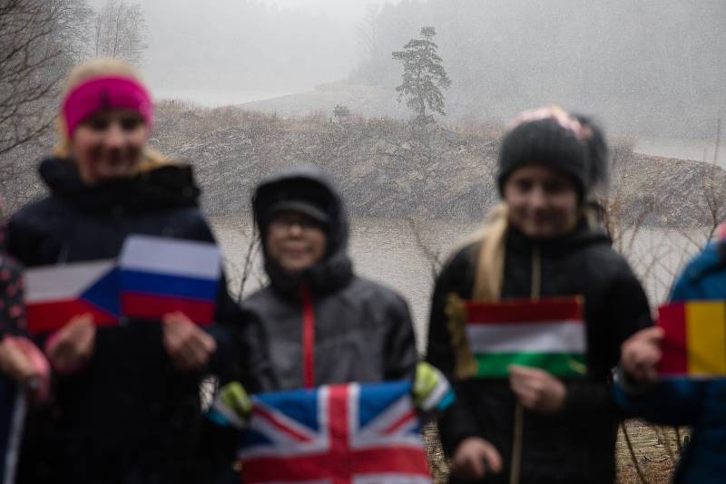 „Lovec stromů“ Rob McBride se přijel podívat na českého finalistu v soutěži Evropský strom roku – Chudobínskou borovicí ve Víru.