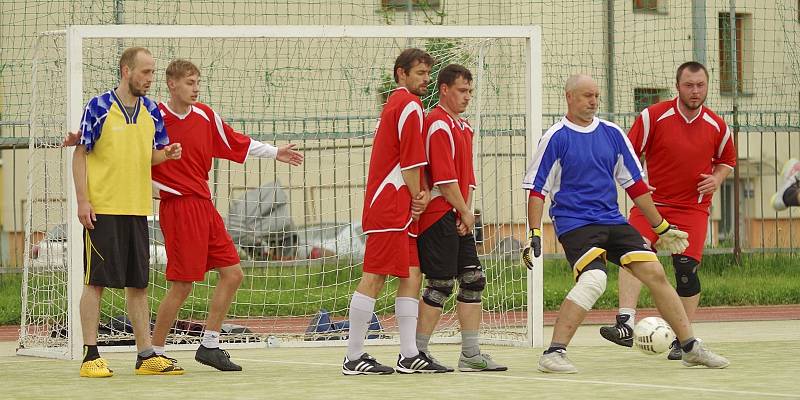 Fotbalisté Diparu (v červených dresech) v sobotu nevyužili možnost poskočit na druhé místo tabulky první ligy.