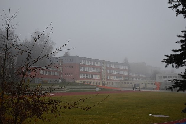 Spor kvůli učitelce. Základní škola ze Žďáru zažalovala stát, soud žalobu přijal