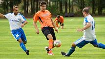 Fotbalisté Bobrové (v oranžovém) v neděli remizovali na hřišti béčka Nové Vsi 0:0.