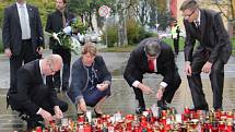 Premiér Bohuslav Sobotka uctili v pátek památku tragicky zesnulého studenta Petra Vejvody ze žďárské obchodní školy.