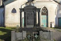 Hrob rodiny Smeykalovy nechá přemístit na nový hřbitov žďárská radnice.