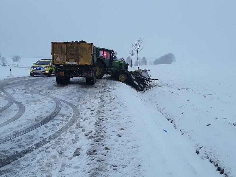 K vážné dopravní nehodě jeli hasiči z Polné a Bohdalova.