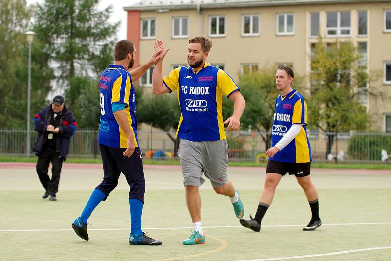 Podzimní část obou lig malé kopané ve Žďáře vstupuje do své závěrečné třetiny.