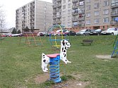 Dětská hřiště v Novém Městě jsou postupně oplocována. Radnice chce do jejich údržby v letošním roce investovat půl milionu korun.
