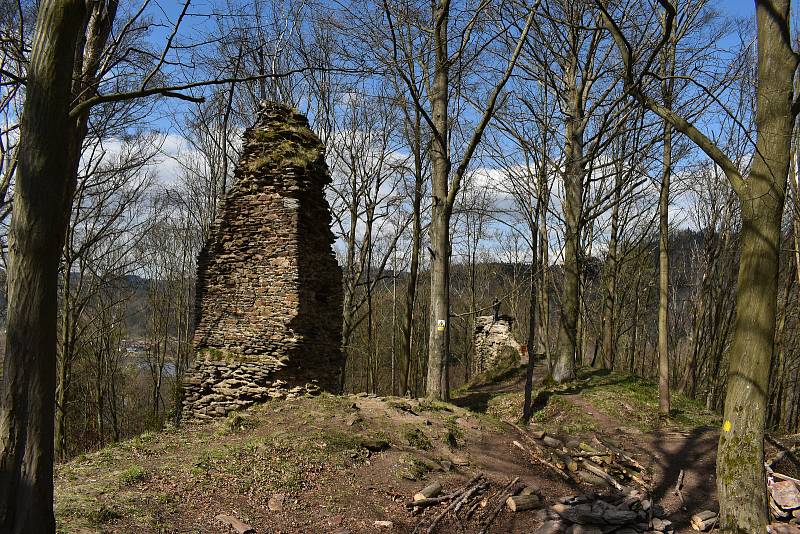 Nádherná příroda, vyhlídková místa a skvělá kuchyně. Na to lákali Šťastní z Víru turisty ze široka daleka. Upravovali cesty a vydávali pohlednice.