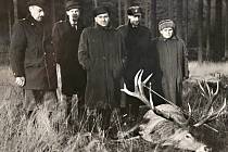Myslivci ze Spolkové republiky Německo často přijížděli do Žďárských vrchů střílet jeleny. Jeden z nich ulovil i krále jelenů, majestátního dvacateráka.