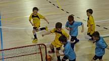 Turnaj pro nejmladší fotbalisty a fotbalistky se druhou dubnovou sobotu uskutečnil ve žďárské sportovní hale na Bouchalkách.