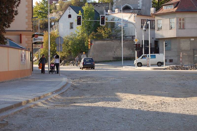 Mnoho občanů počítalo, že uzavírka ulice Novosady posledního září, jak bylo plánováno, opravdu skončí.