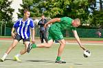 V taháku třetího kola Žďárské ligy malé kopané si Kozel Team (v zeleném) hravě poradil s celkem Benjaminu (v pruhovaném).