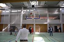Nová žďárská sportovní hala vznikla ve Studentské ulici. Dá se v ní hrát florbal, basketbal, volejbal, házená či tenis. Nechybí ani lezecká stěna.