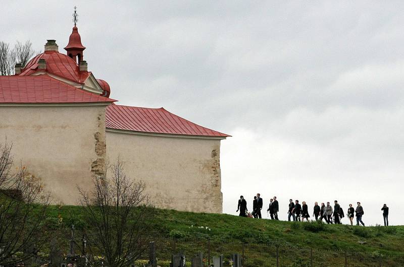 Rodina, kamarádi a spolužáci se ve Žďáru loučili se zavražděným Petrem.