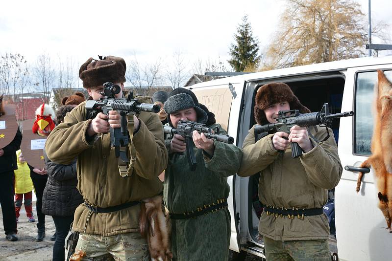 Průvod maškar mířil z Pohledce do Maršovské rychty.